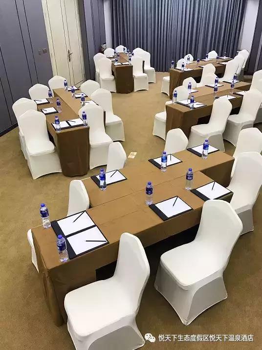 專業(yè)宴會服務 島嶼式布局，會議室B空間解決方案